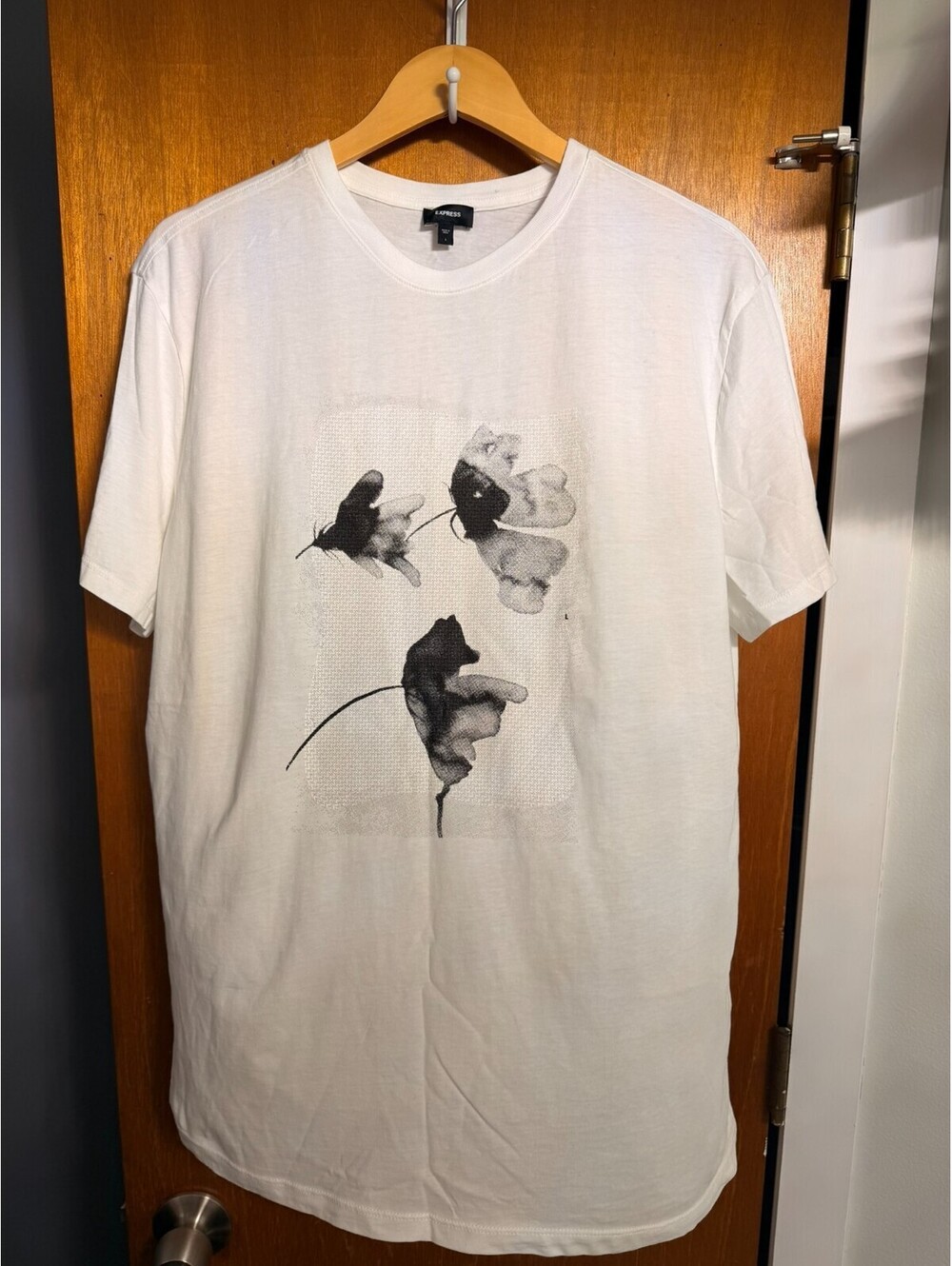 Express Cotton T Shirt Mens Large White & Black Crew Cut Rose Design Basic Tee